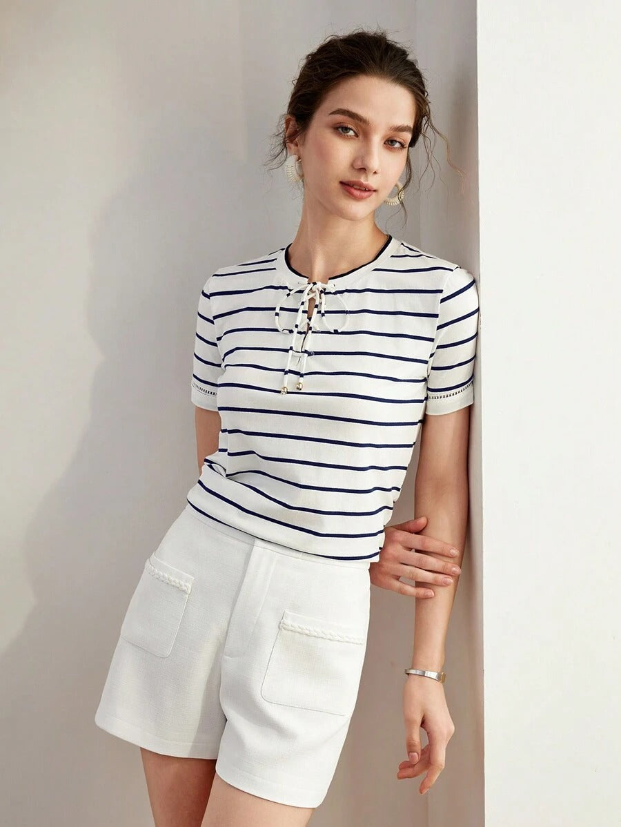 Camiseta de rayas estampadas con lazada frontal
