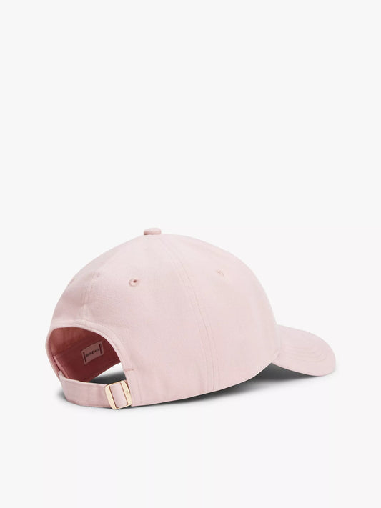Gorra con logo en broche