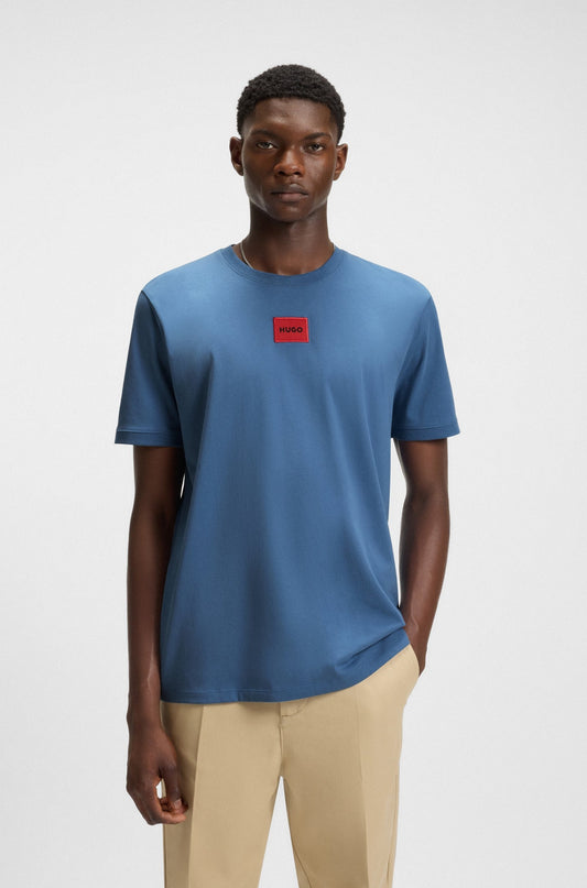 Franela cuello redondo con logo bordado central