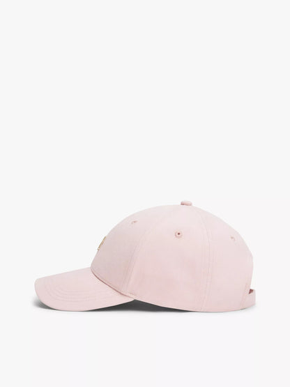 Gorra con logo en broche