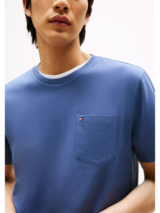 Franela cuello redondo unicolor con bolsillo