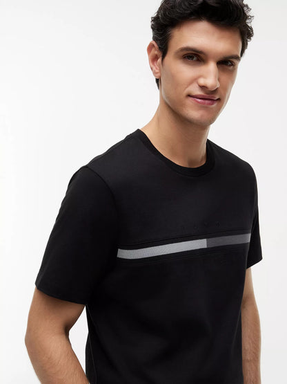 Franela con logo de bandera central tonal