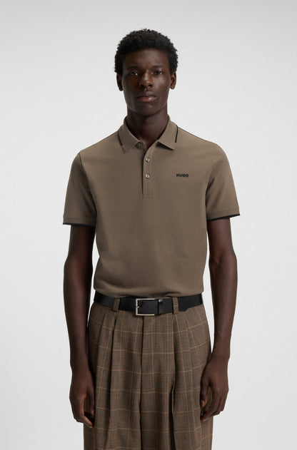 Chemise ajustada con cuello y mangas ribeteadas