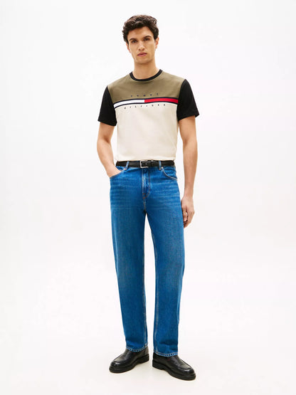 Franela con logo de bandera central y colores en bloque