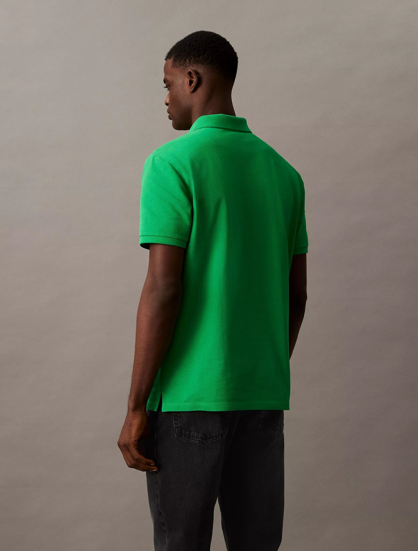 Chemise unicolor con logo