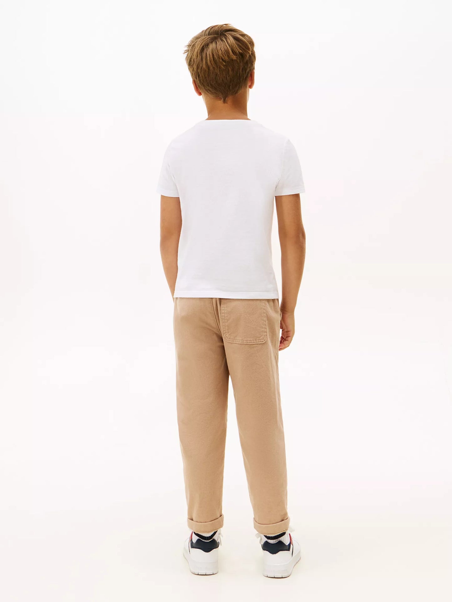 Franela cuello redondo unicolor con logo