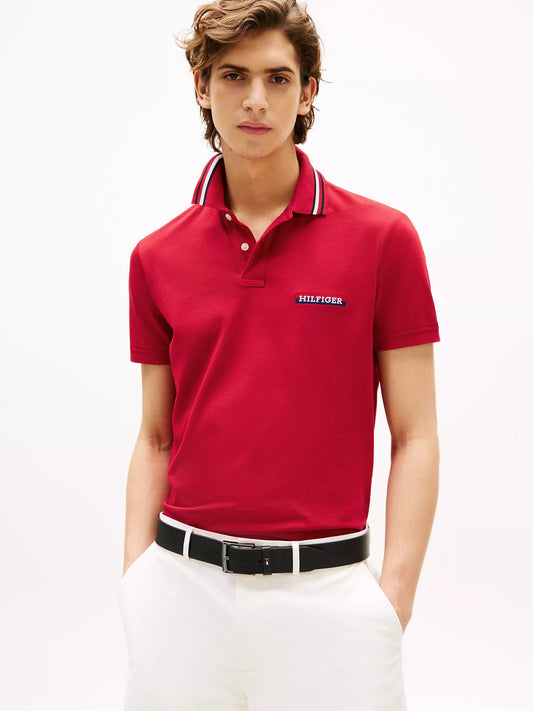 Chemise regular con cuello ribeteado y logo bordado