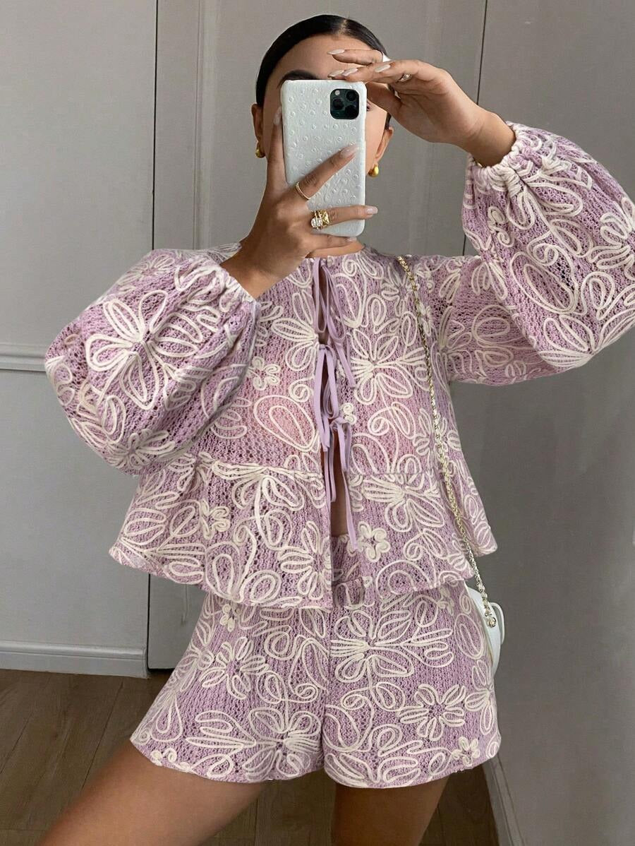 Conjunto de dos piezas con flores bordadas