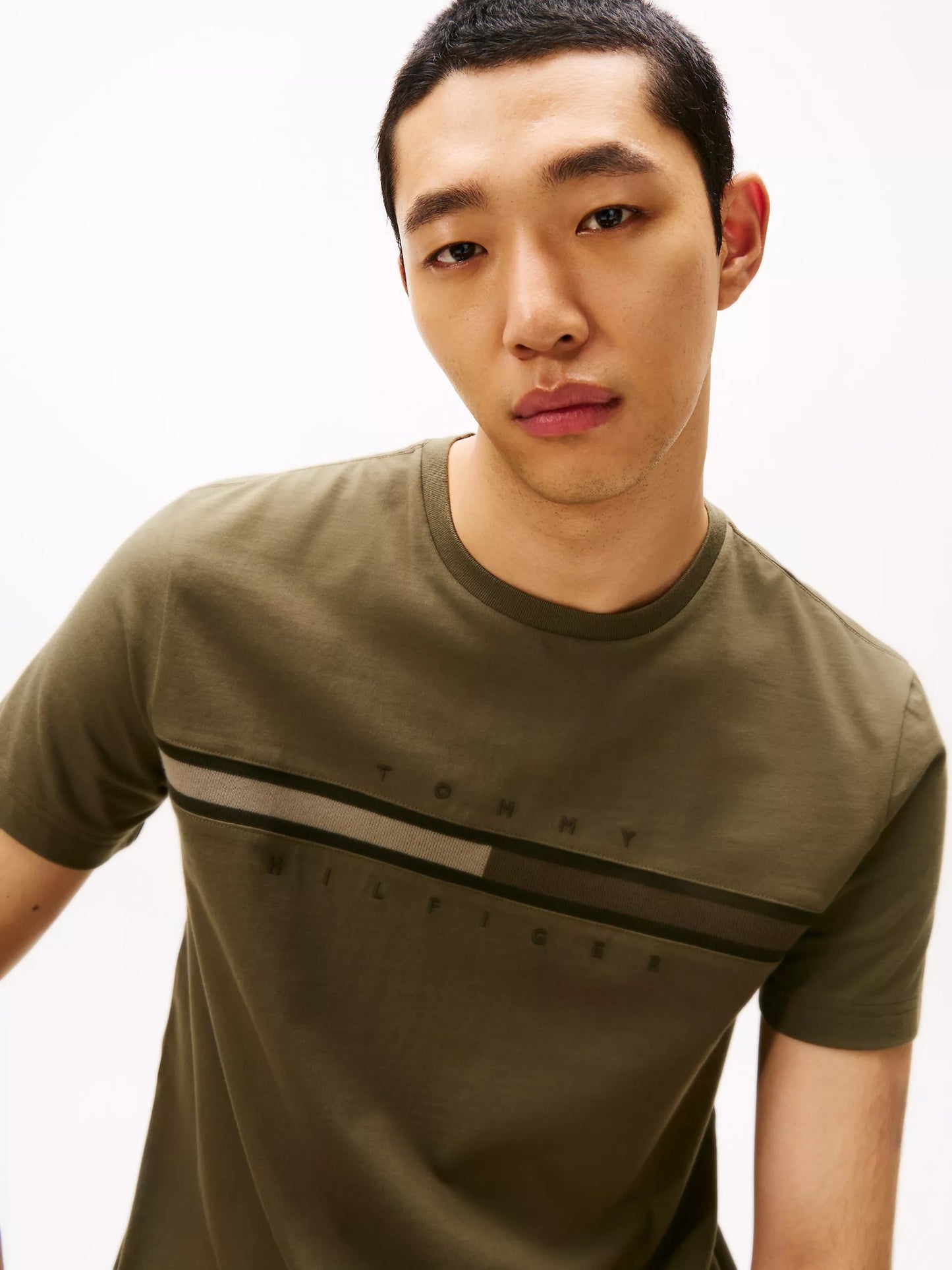 Franela con logo de bandera central tonal