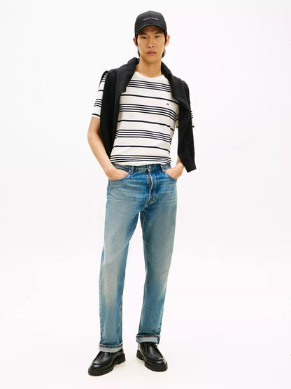 Franela cuello redondo con patrón de rayas