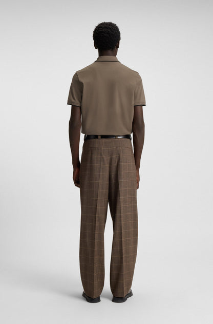 Chemise ajustada con cuello y mangas ribeteadas