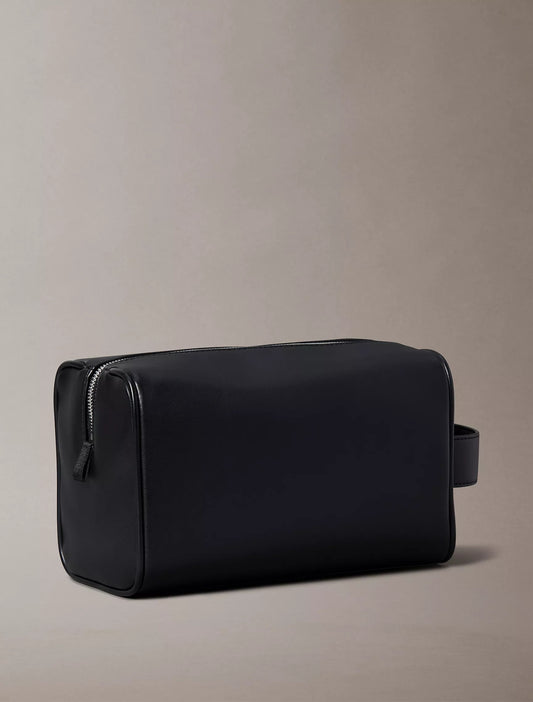 Bolso pequeño para viajes con logo de metal