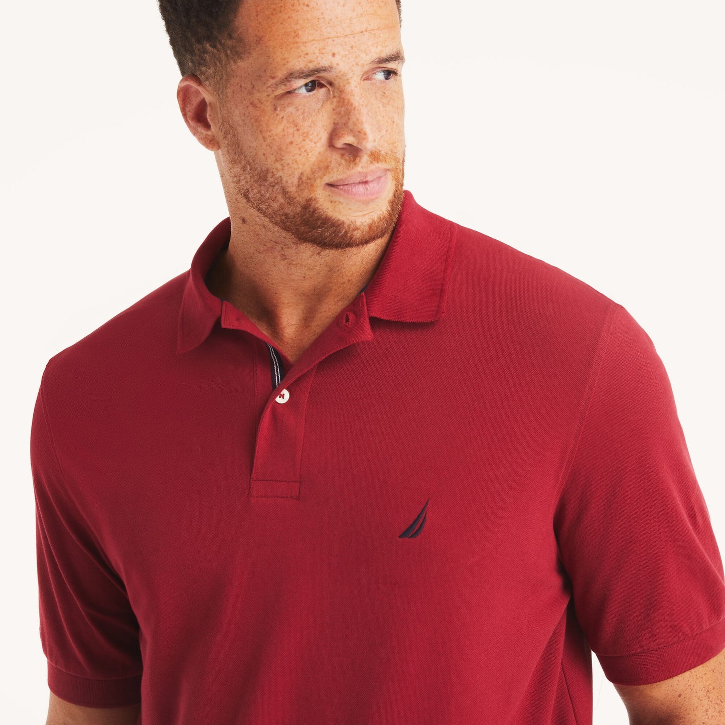 Chemise regular performance unicolor con logo para grandes