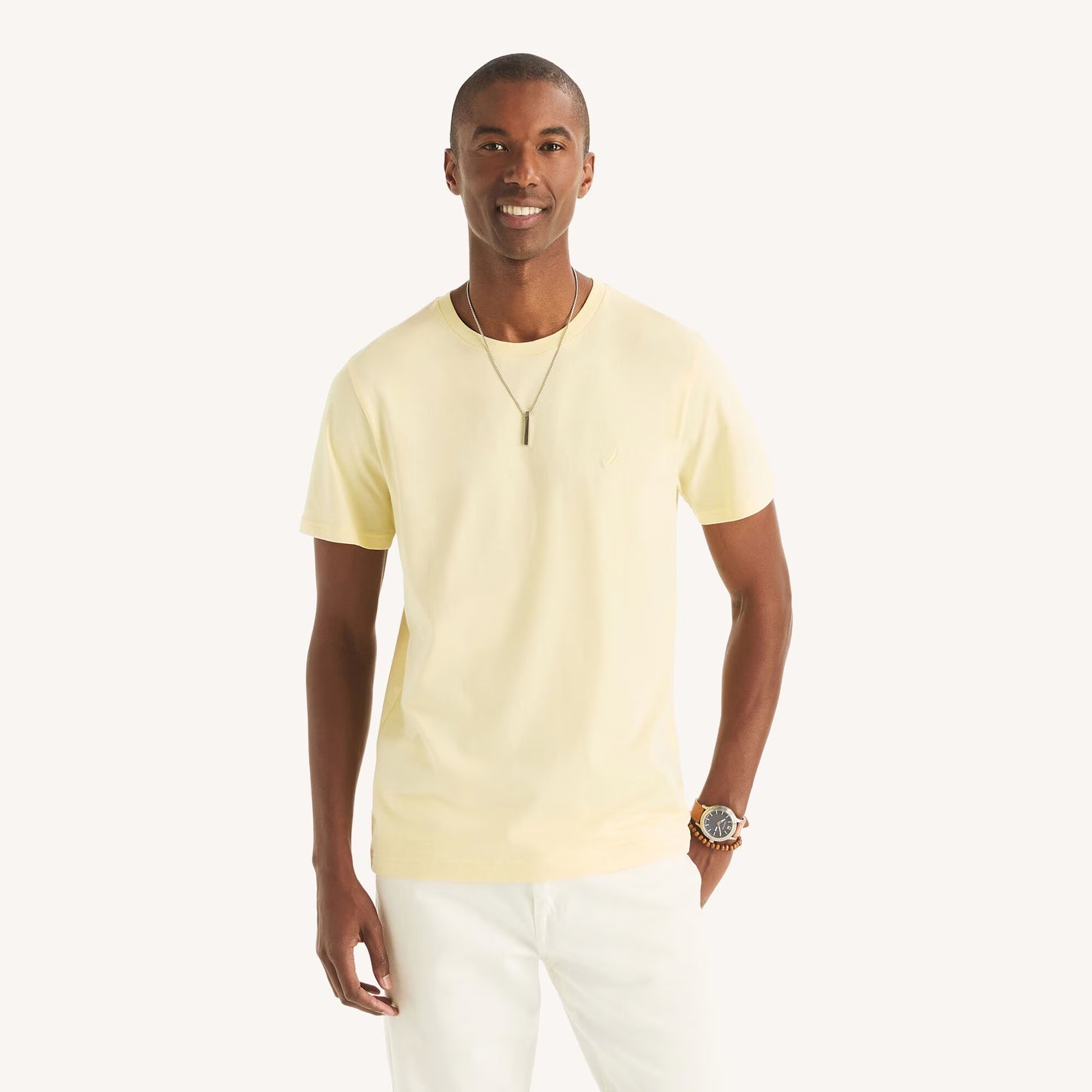 Franela cuello redondo unicolor con logo