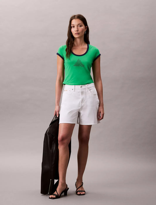 Franela ajustada y corta con estampado central