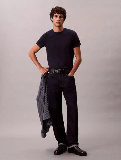 Franela ajustada unicolor con logo