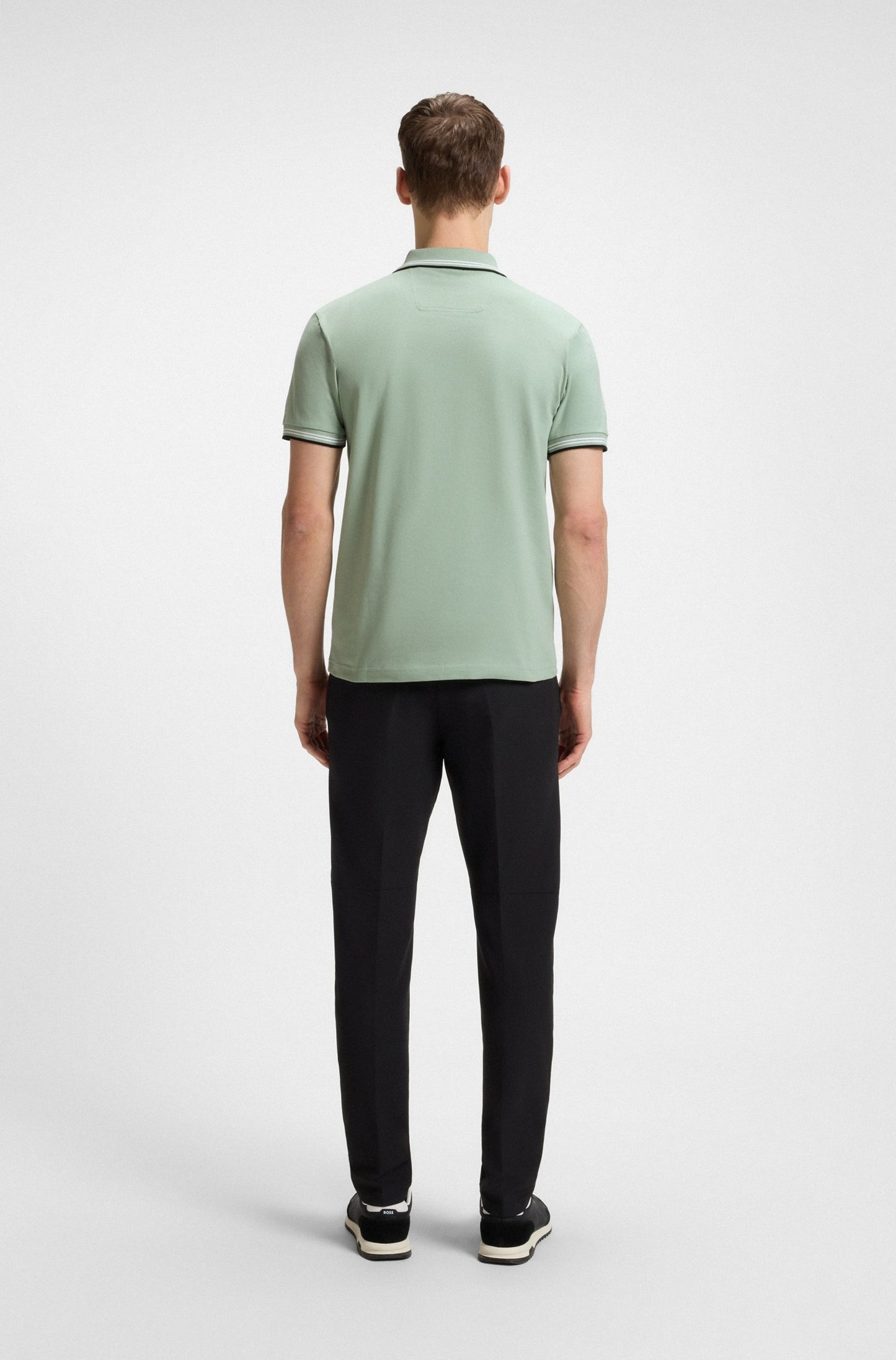 Chemise ajustada con cuello y mangas ribeteadas