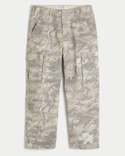 Pantalón baggy tipo cargo con camuflaje