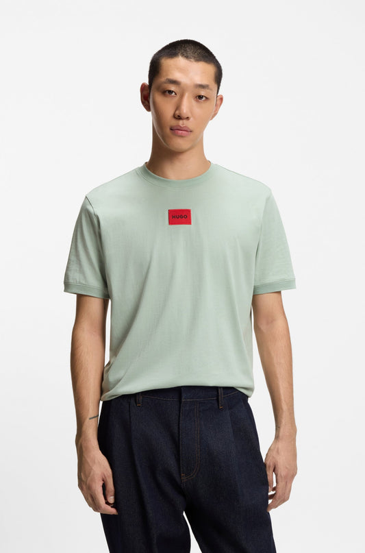 Franela cuello redondo con logo bordado central