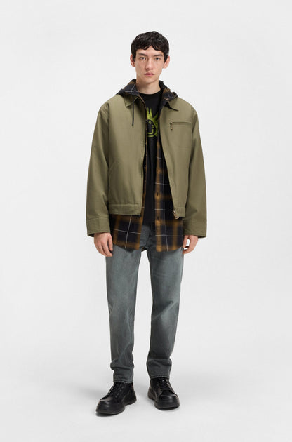 Franela cuello redondo con logo de arte central