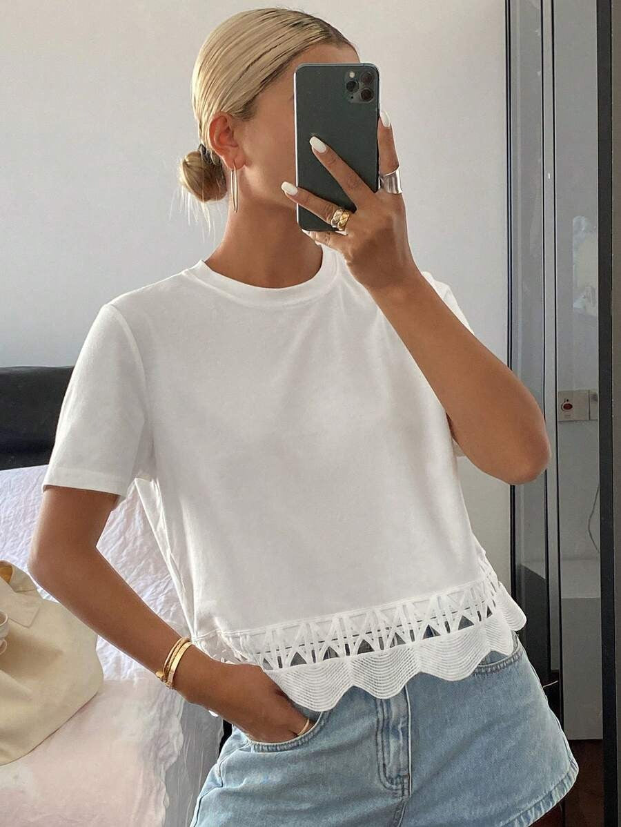 Camiseta con cuello redondo con parches de encaje