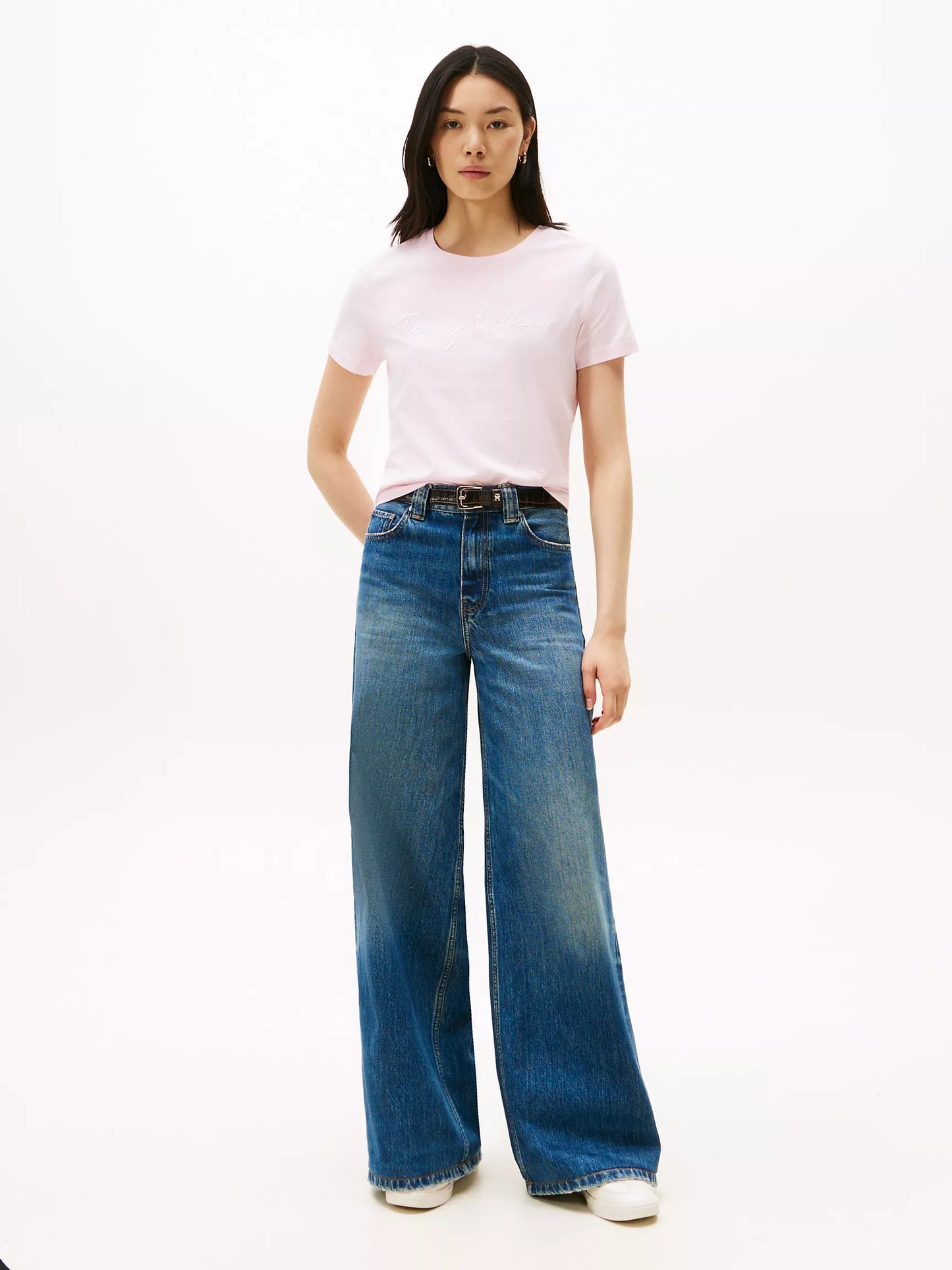 Franela cuello redondo unicolor con estampado central