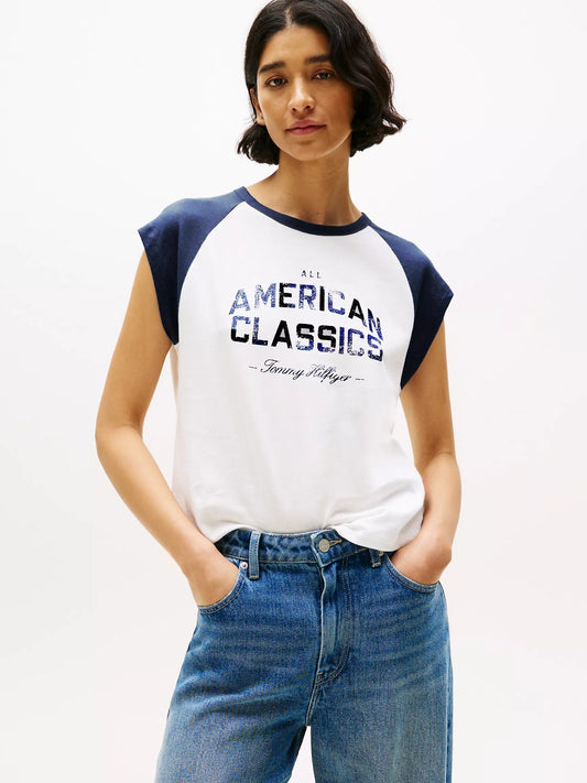 Franela cuello redondo manga raglan con estampado central