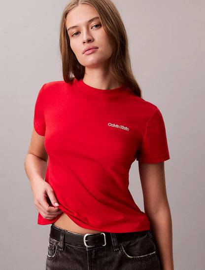 Franela ajustada con logo estampado laminado