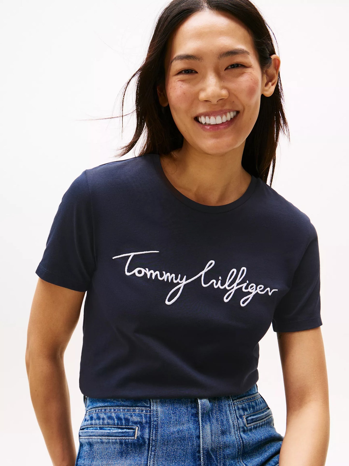 Franela cuello redondo unicolor con estampado central