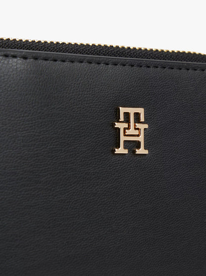 Cartera tipo monedero con monograma y cremallera