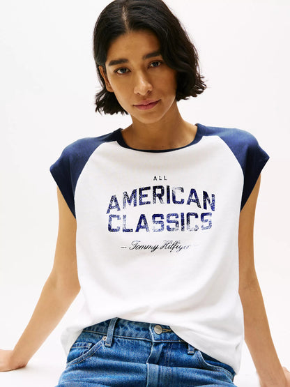 Franela cuello redondo manga raglan con estampado central