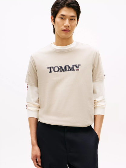 Franela cuello redondo con logo bordado central