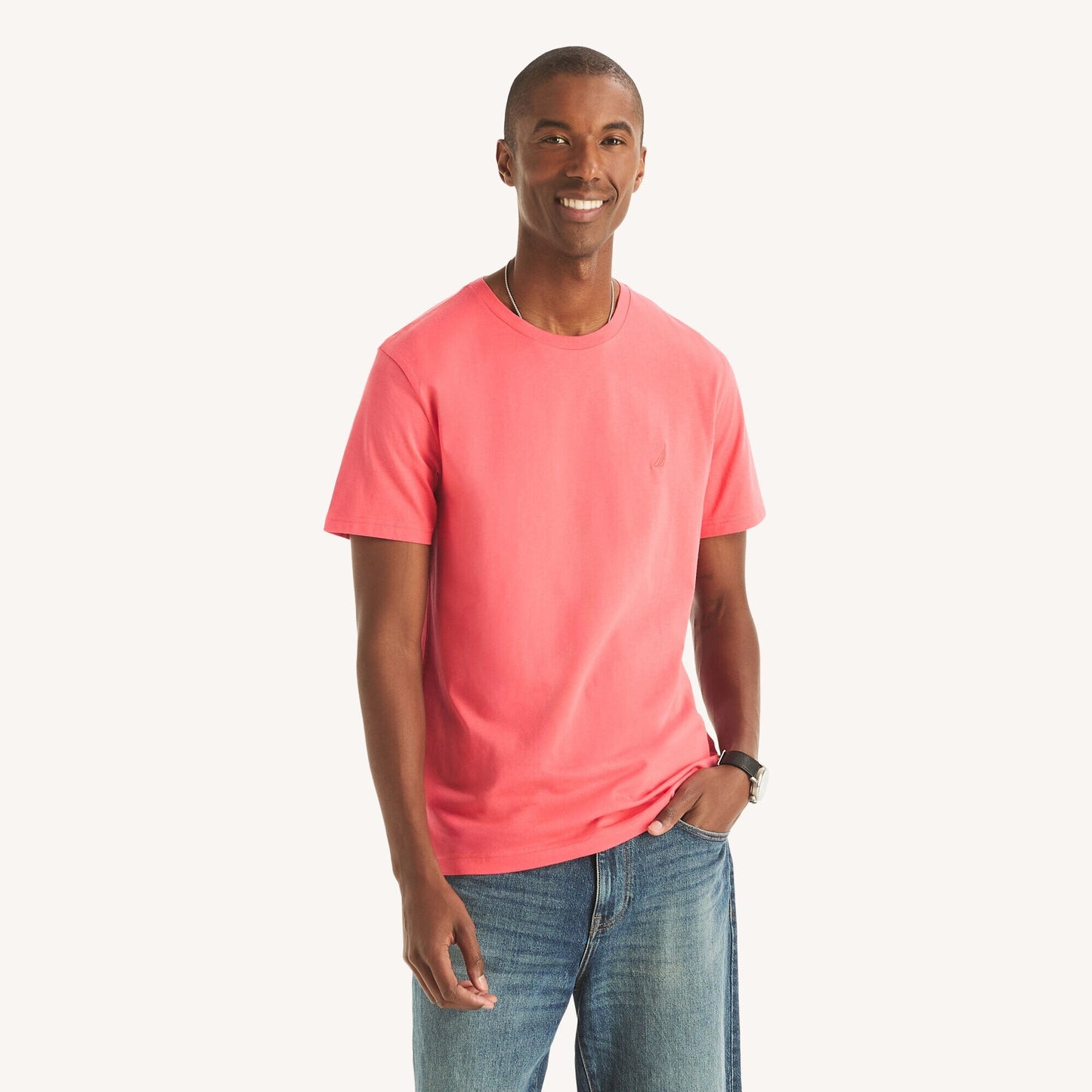 Franela cuello redondo unicolor con logo