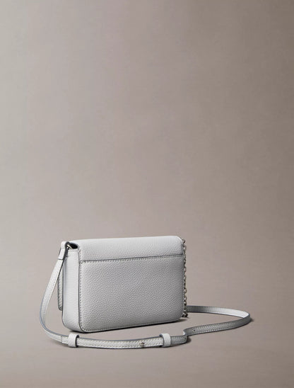 Cartera pequeña con logo