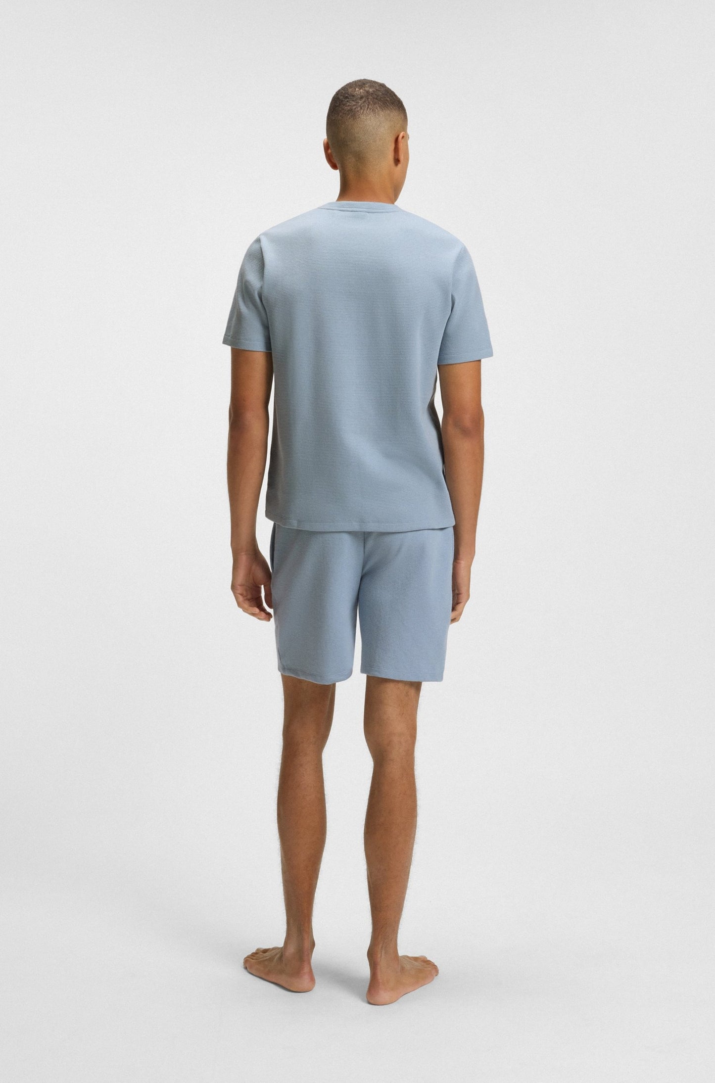 Franela cuello redondo unicolor con textura y logo