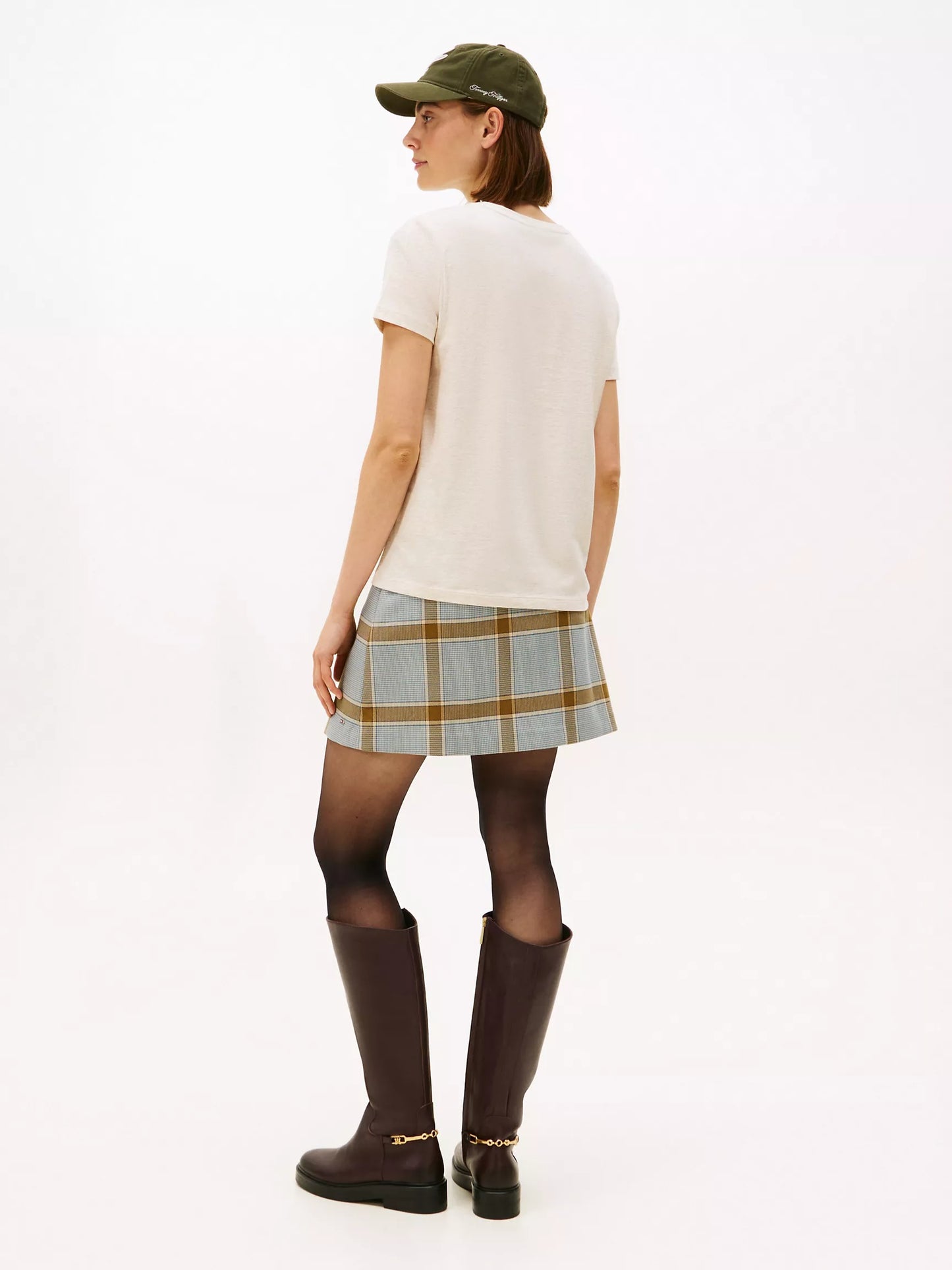 Franela cuello redondo unicolor con estampado central