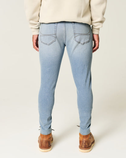 Jean ajustado atlético con lavado claro