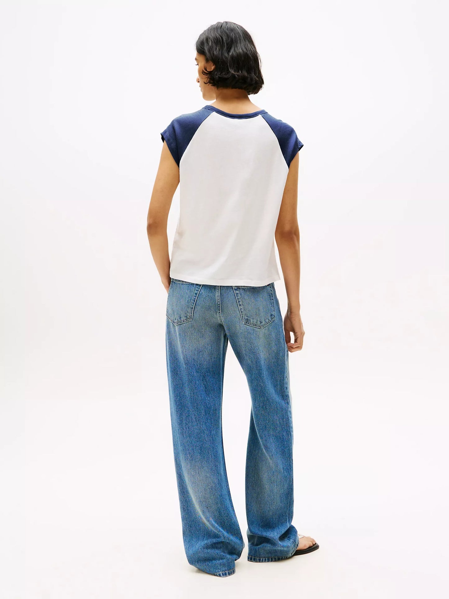 Franela cuello redondo manga raglan con estampado central