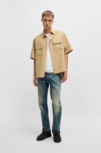 Franela cuello redondo con logo en parche