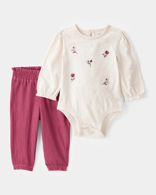 Conjunto sueter y pantalón para niña pequeña