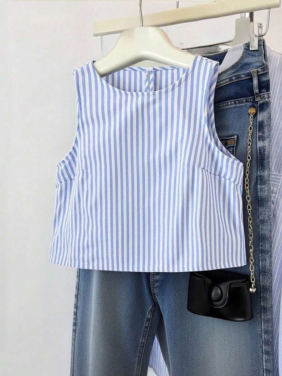 Blusa casual  con cuello redondo y sin mangas, con estampado de rayas