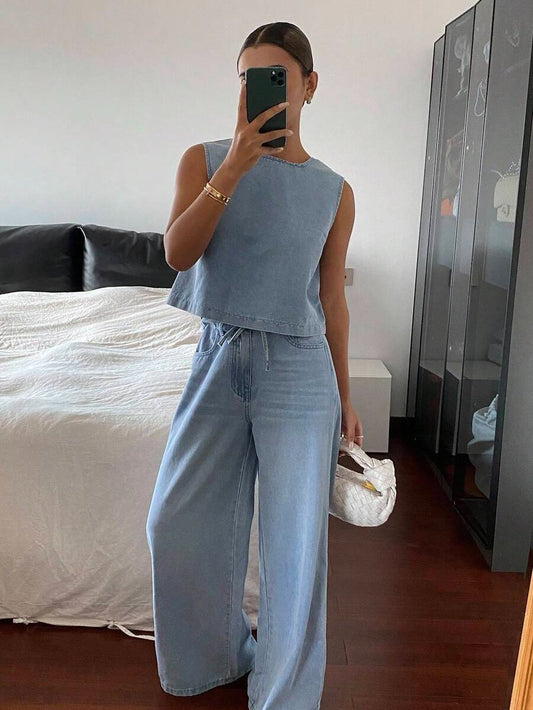 Conjunto de top de manga corta de cuello redondo y jeans de corte holgado