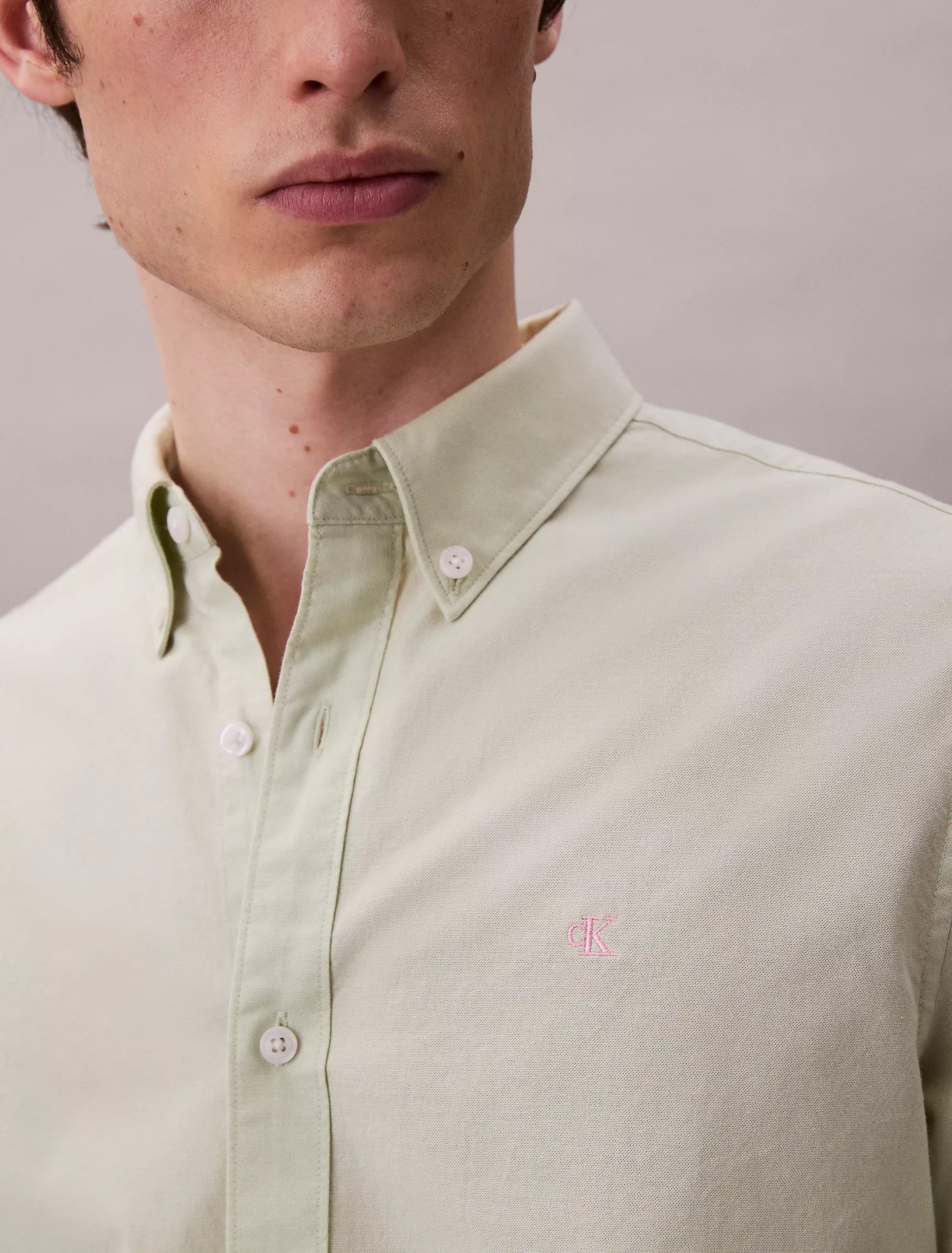 Camisa manga larga unicolor Oxford con logo