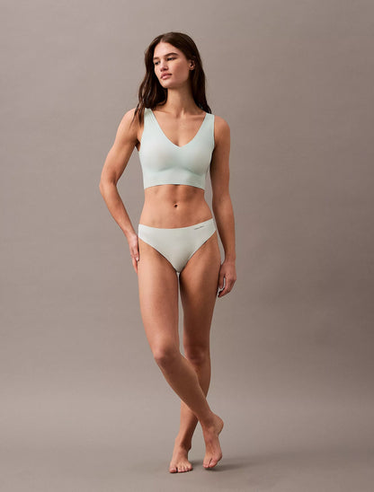 Panty estilo invisible tipo hilo con logo