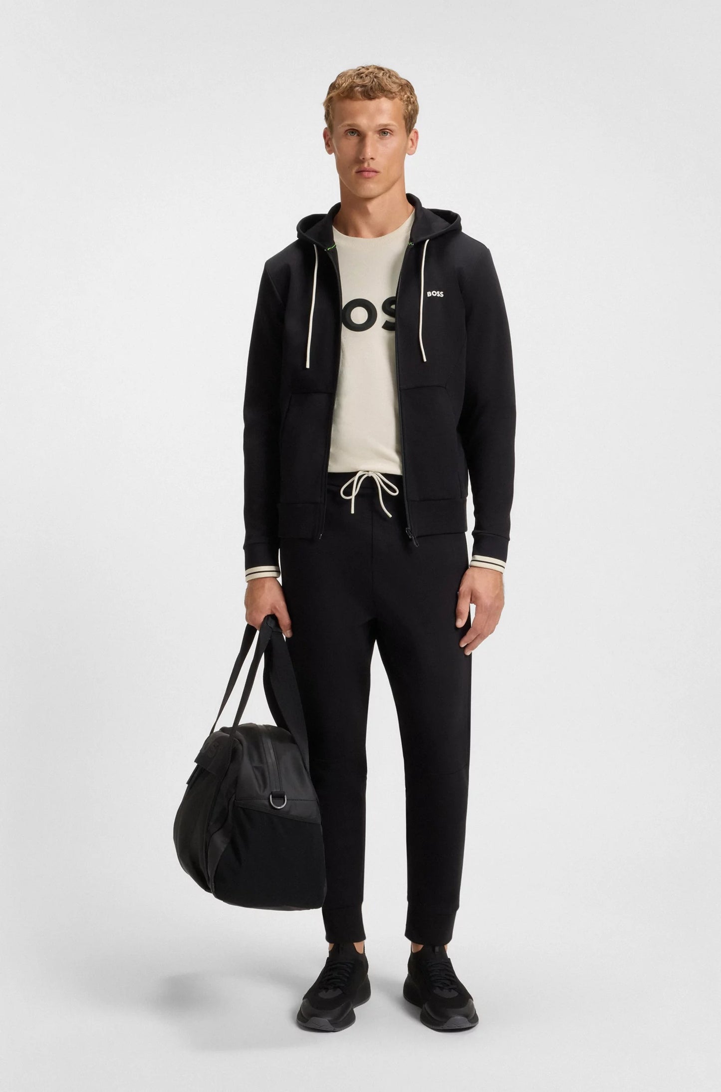 Franela cuello redondo unicolor con logo en 3D