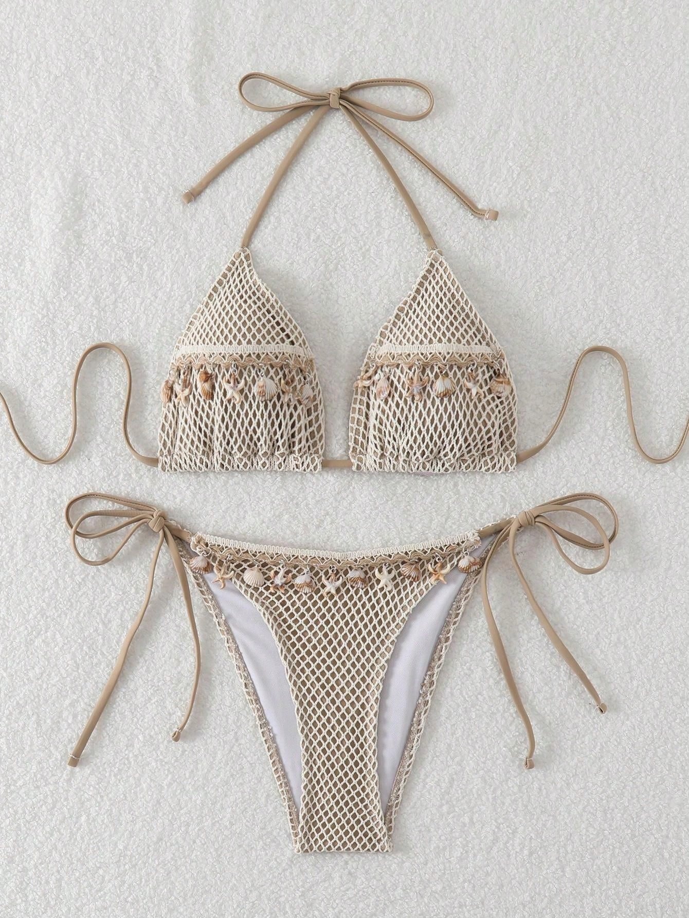 Bikini de malla con decoracion de conchas
