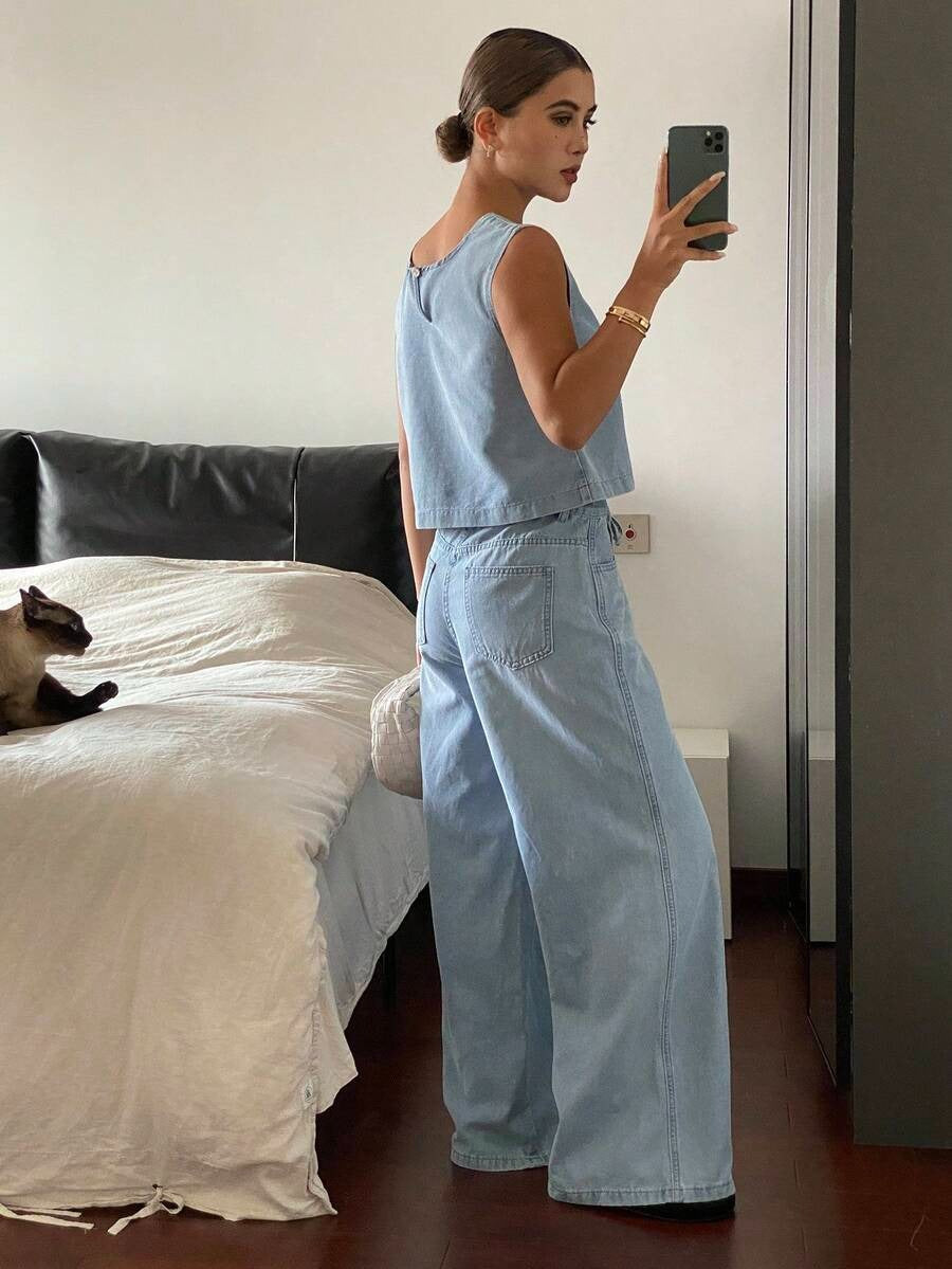 Conjunto de top de manga corta de cuello redondo y jeans de corte holgado