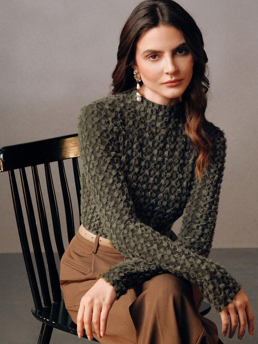 Sueter cuello alto y encaje floreado