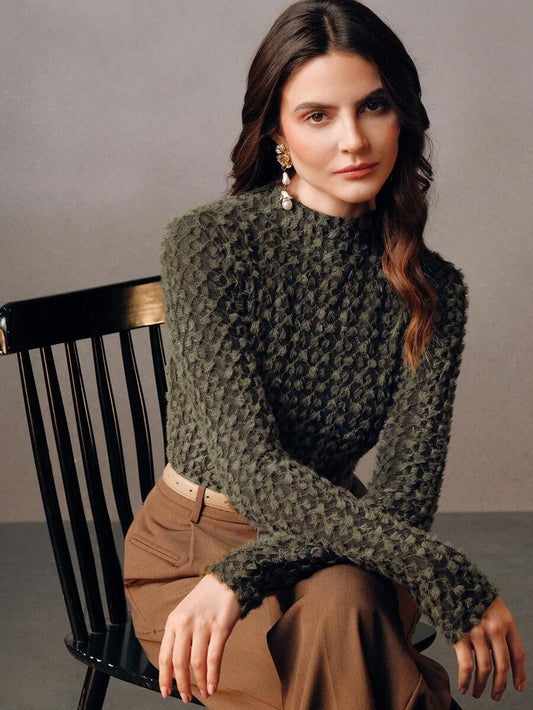 Sueter cuello alto y encaje floreado