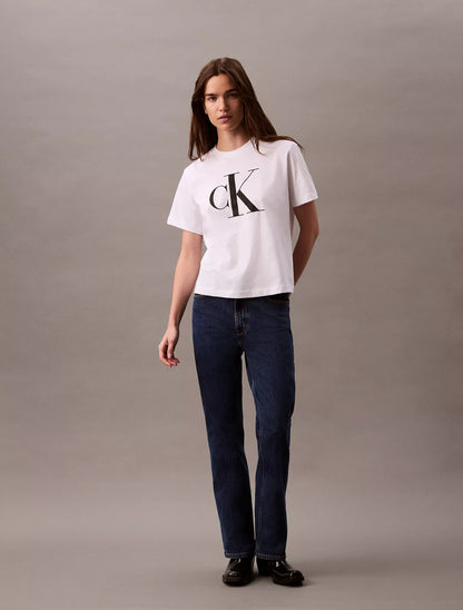 Franela boxy con logo estampado central